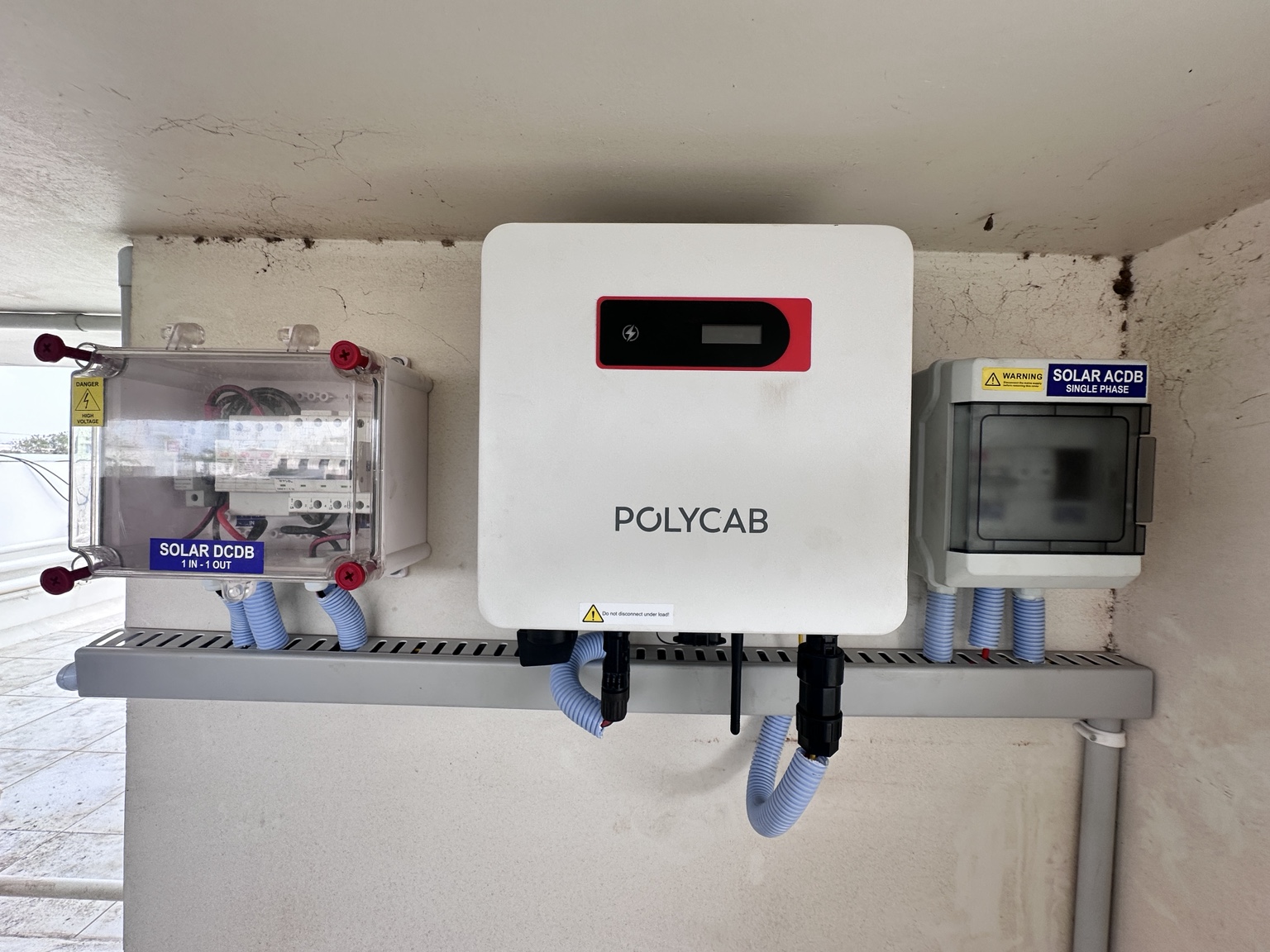 Solar inverter and electrical protection installation