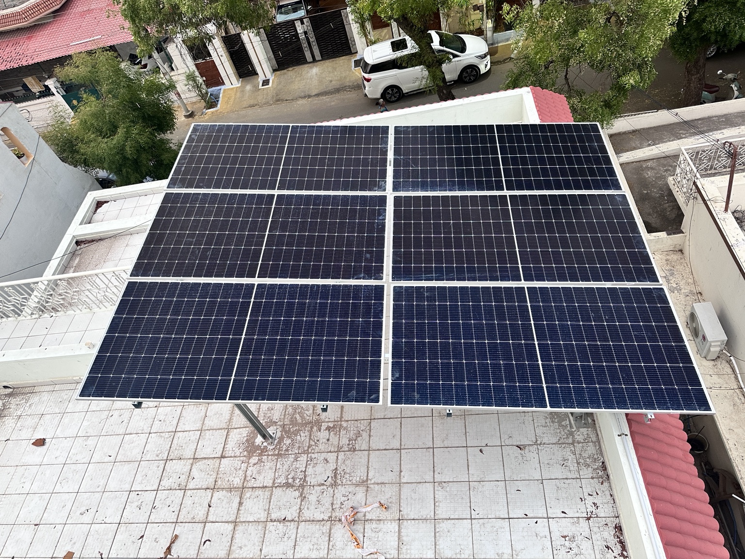 Residential rooftop solar array