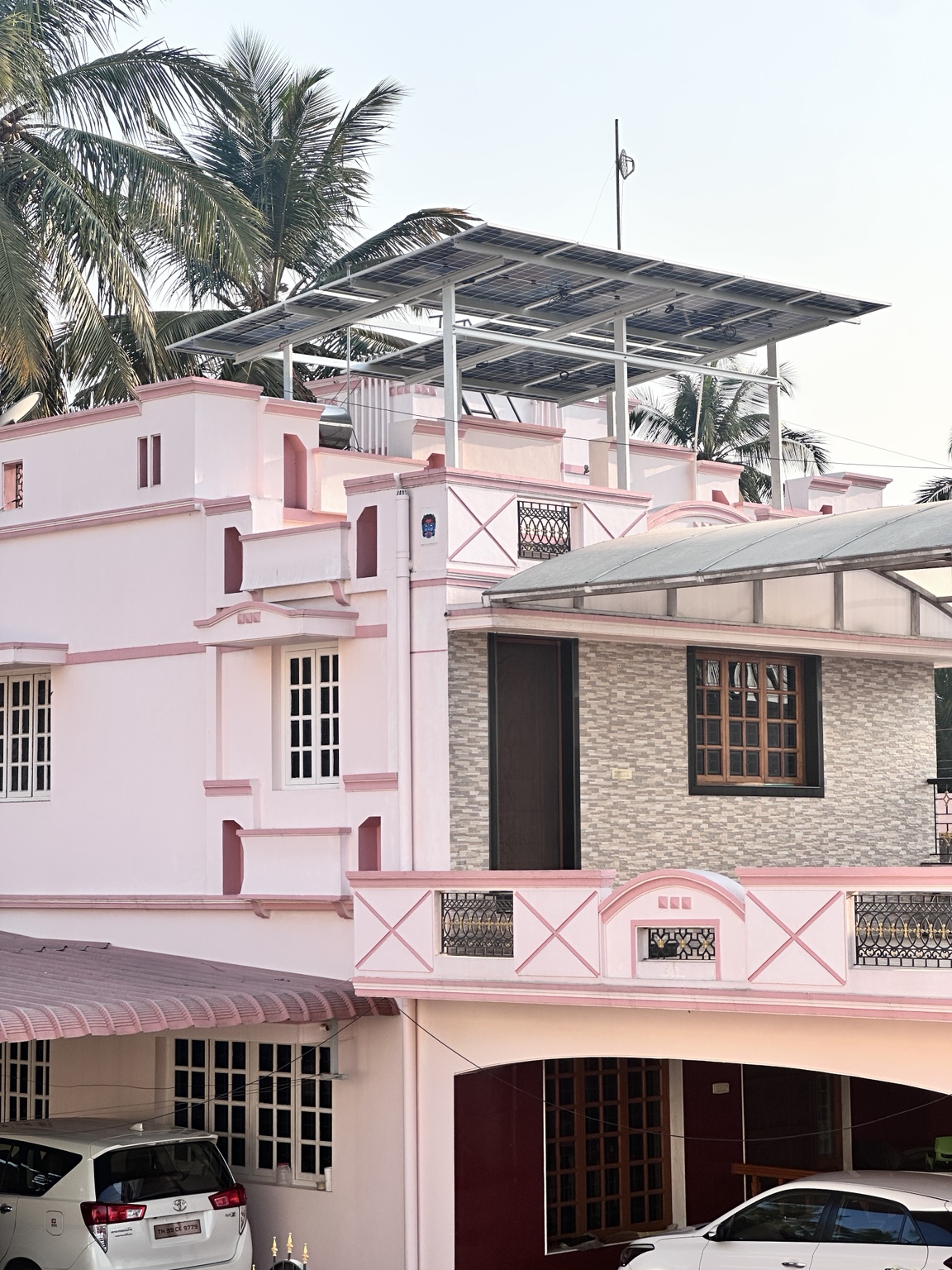 Residential rooftop solar mounting structure